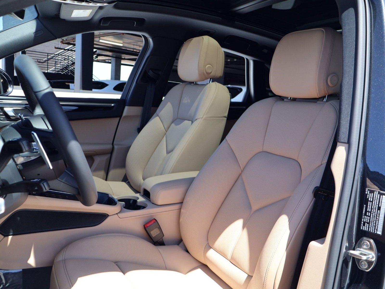New 2026 Porsche Macan AWD/4WD image 5