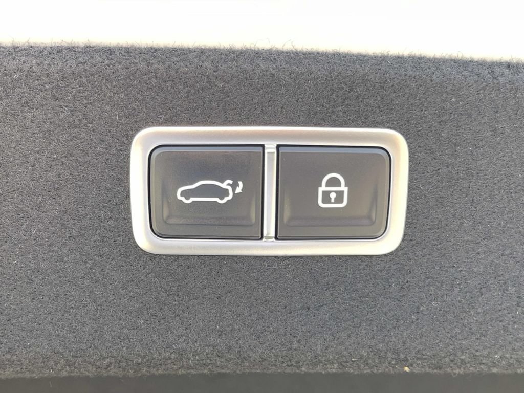 Used 2022 Genesis G80 2.5T w/ Advanced Package RWD image 13