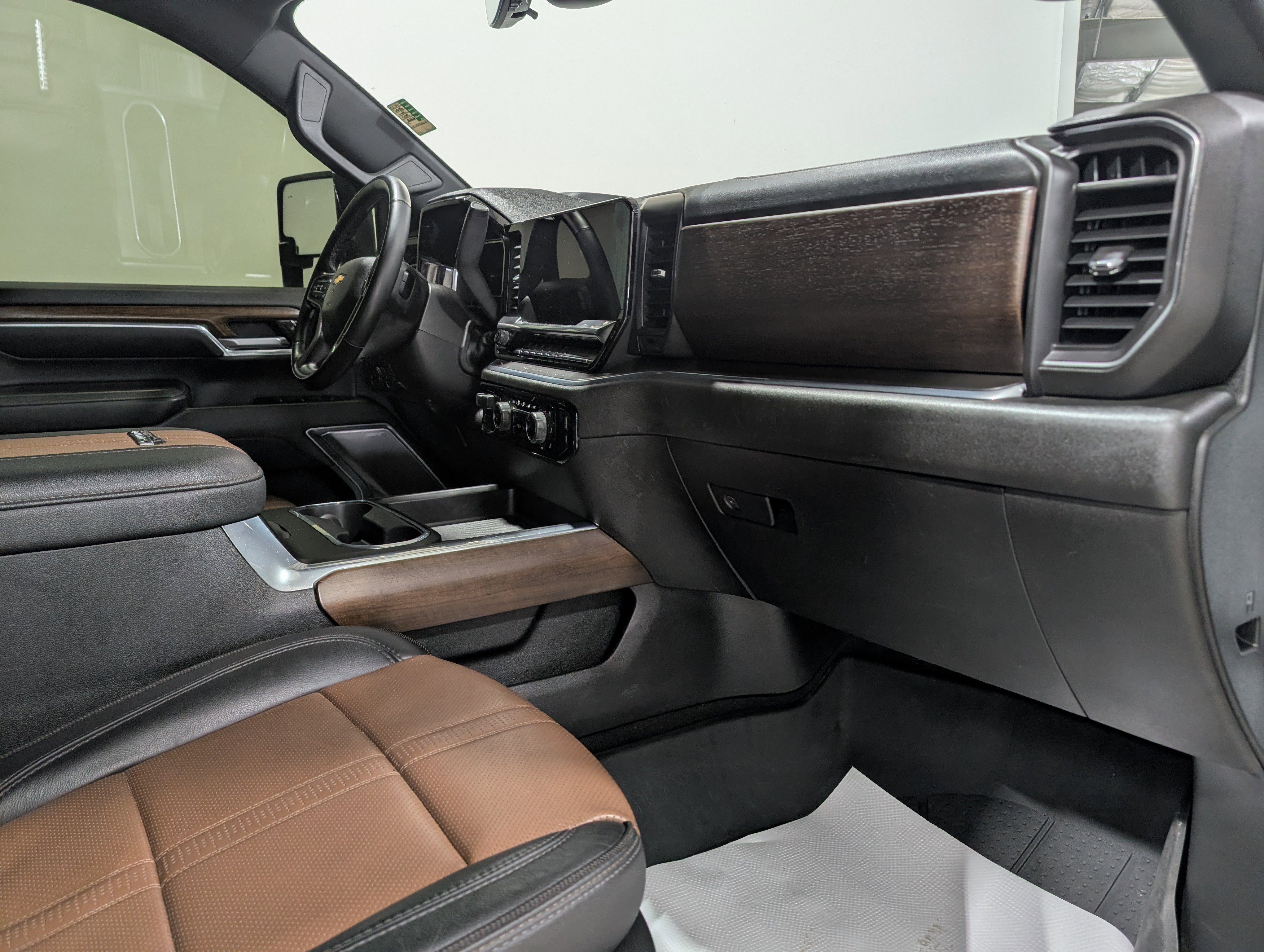 Used 2024 Chevrolet Silverado 3500 High Country w/ High Country Premium Package AWD/4WD image 20