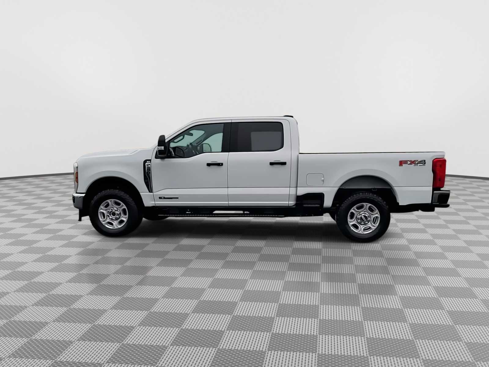 Used 2025 Ford F250 XLT w/ FX4 Off-Road Package image 5