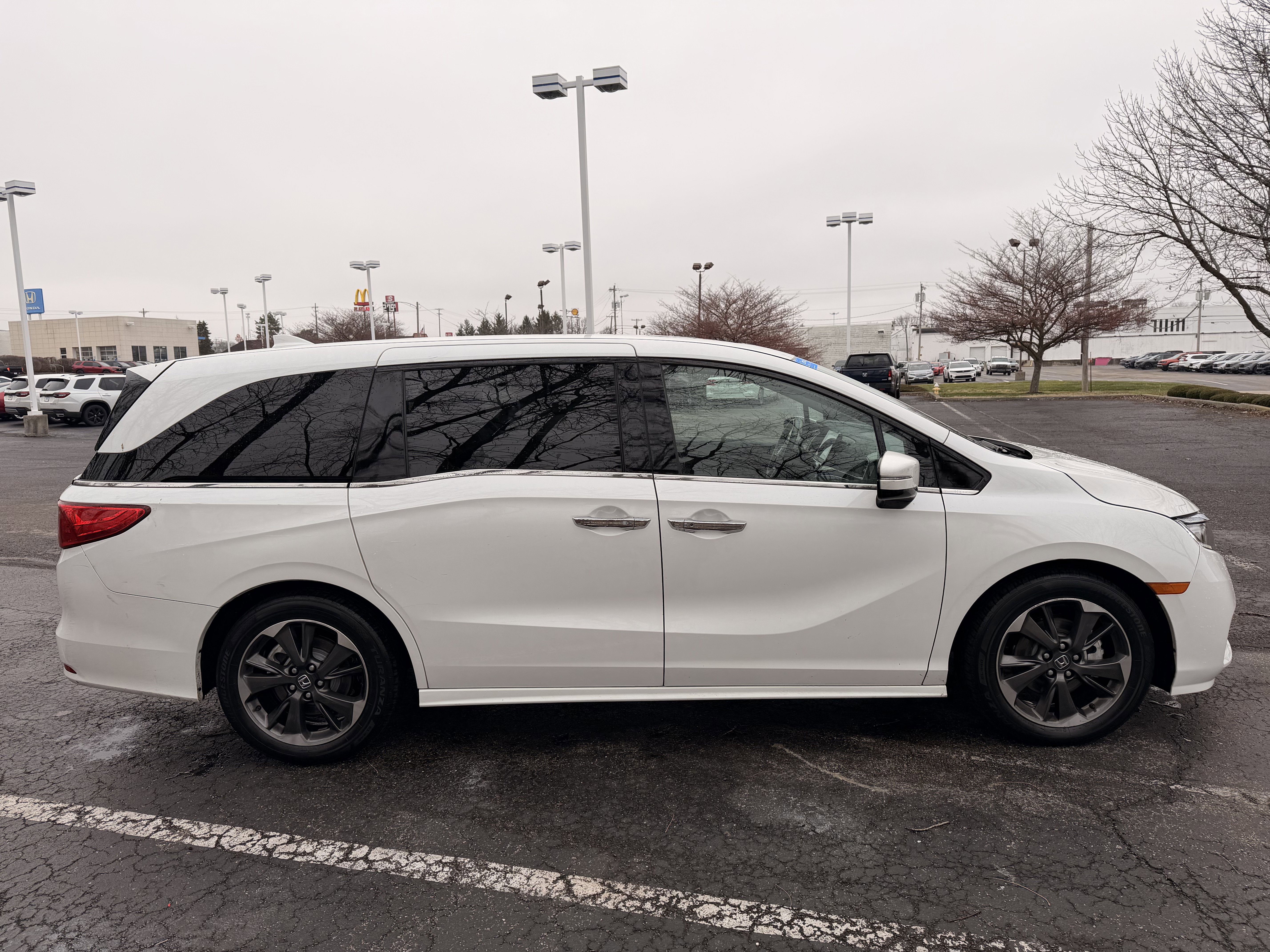 Used 2023 Honda Odyssey Elite image 2