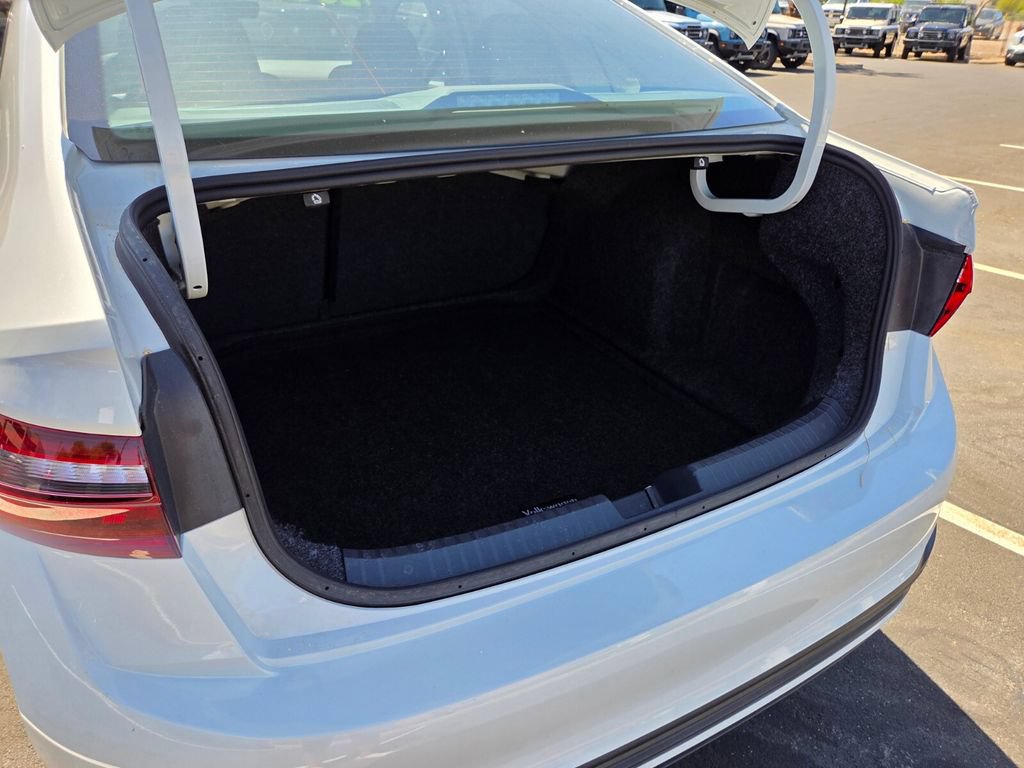 Used 2024 Volkswagen Jetta SE w/ Panoramic Sunroof Package FWD image 14