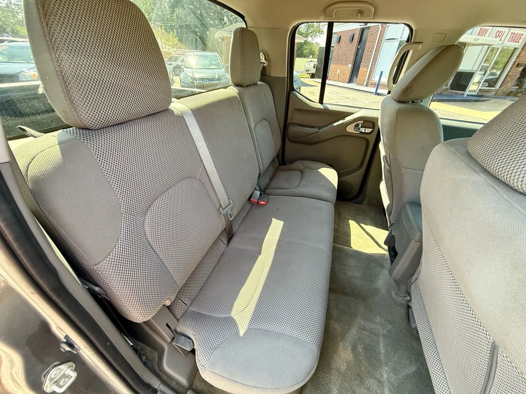 Used 2017 Nissan Frontier SV image 10