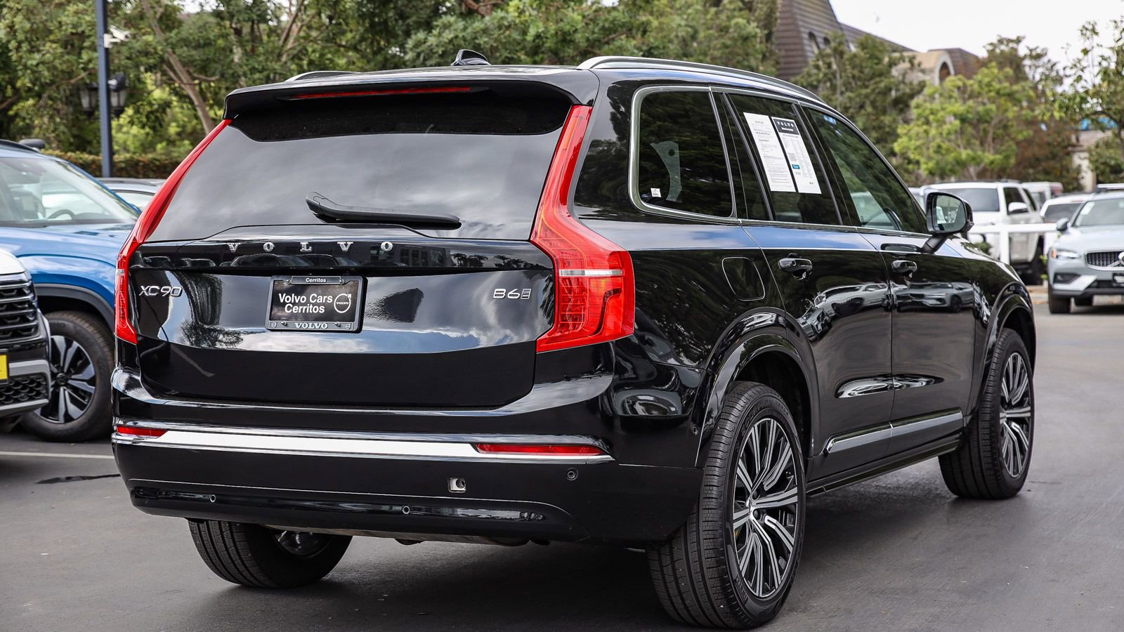 Used 2025 Volvo XC90 B6 Plus image 9