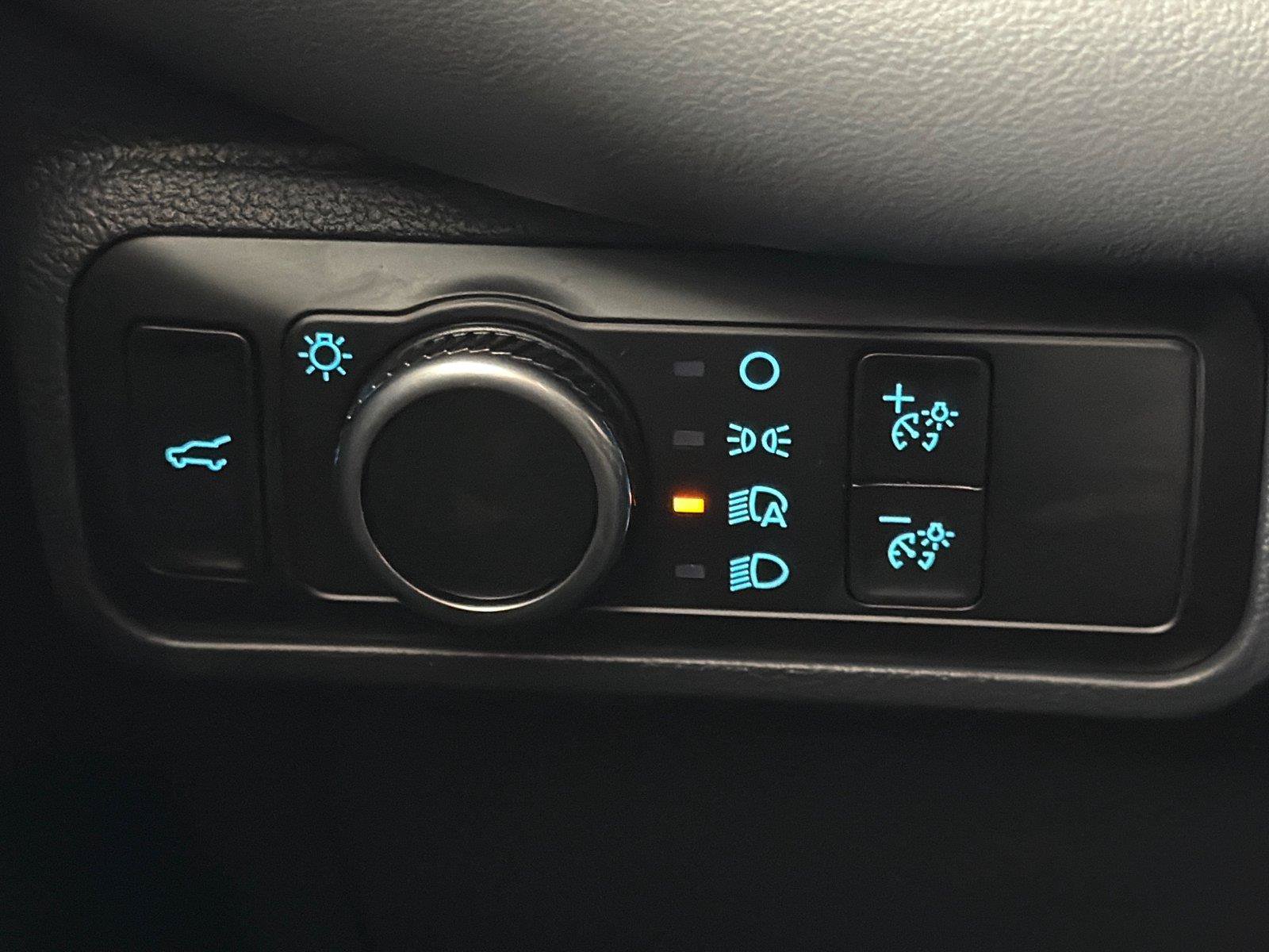 Used 2025 Ford Explorer Active RWD image 31