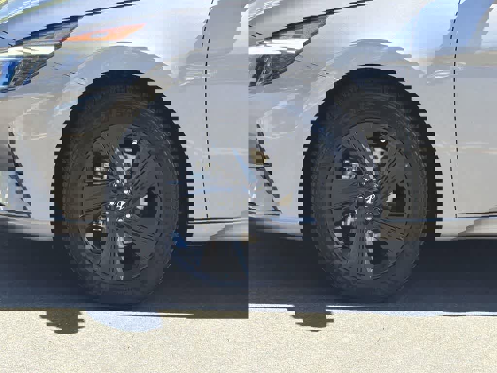 Used 2023 Hyundai Elantra SEL w/ Cargo Package image 41