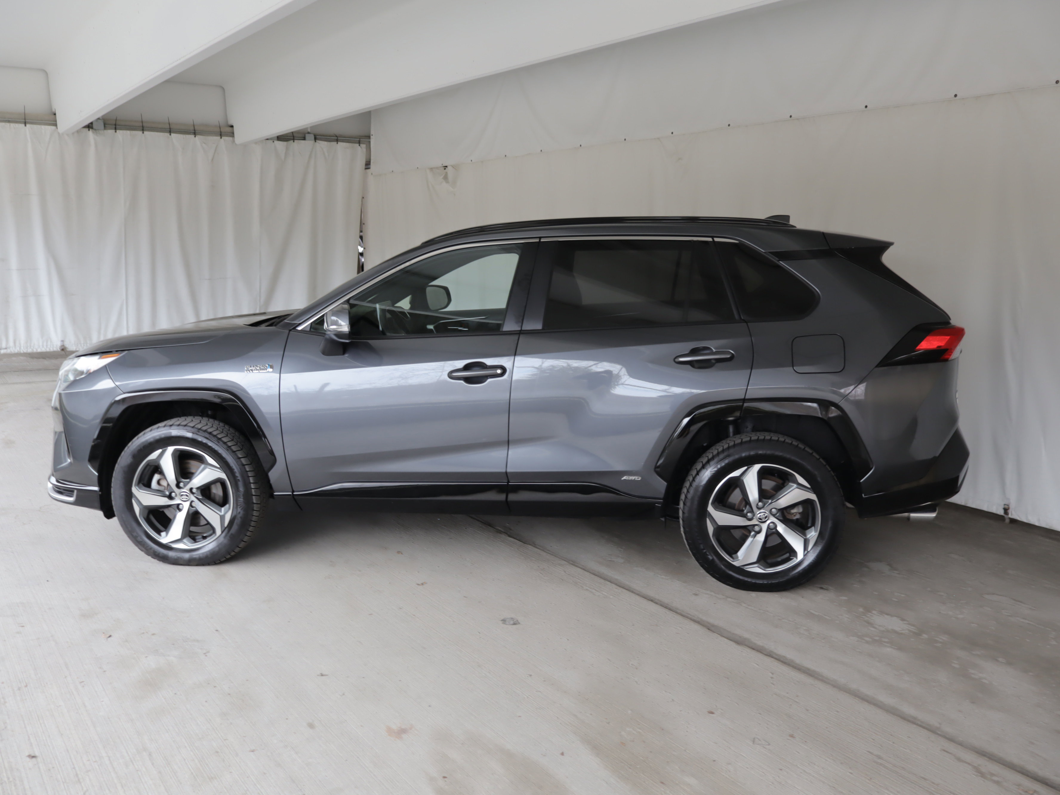 Used 2023 Toyota RAV4 SE w/ Weather & Moonroof Package AWD/4WD image 25