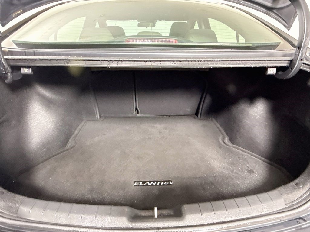 Used 2020 Hyundai Elantra SE FWD image 33
