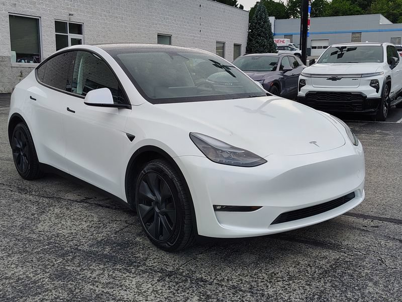 Used 2025 Tesla Model Y Long Range AWD/4WD image 4