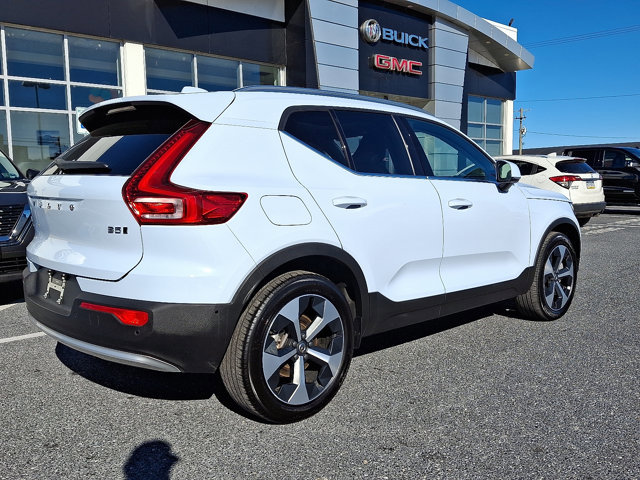 Used 2025 Volvo XC40 B5 Plus image 6