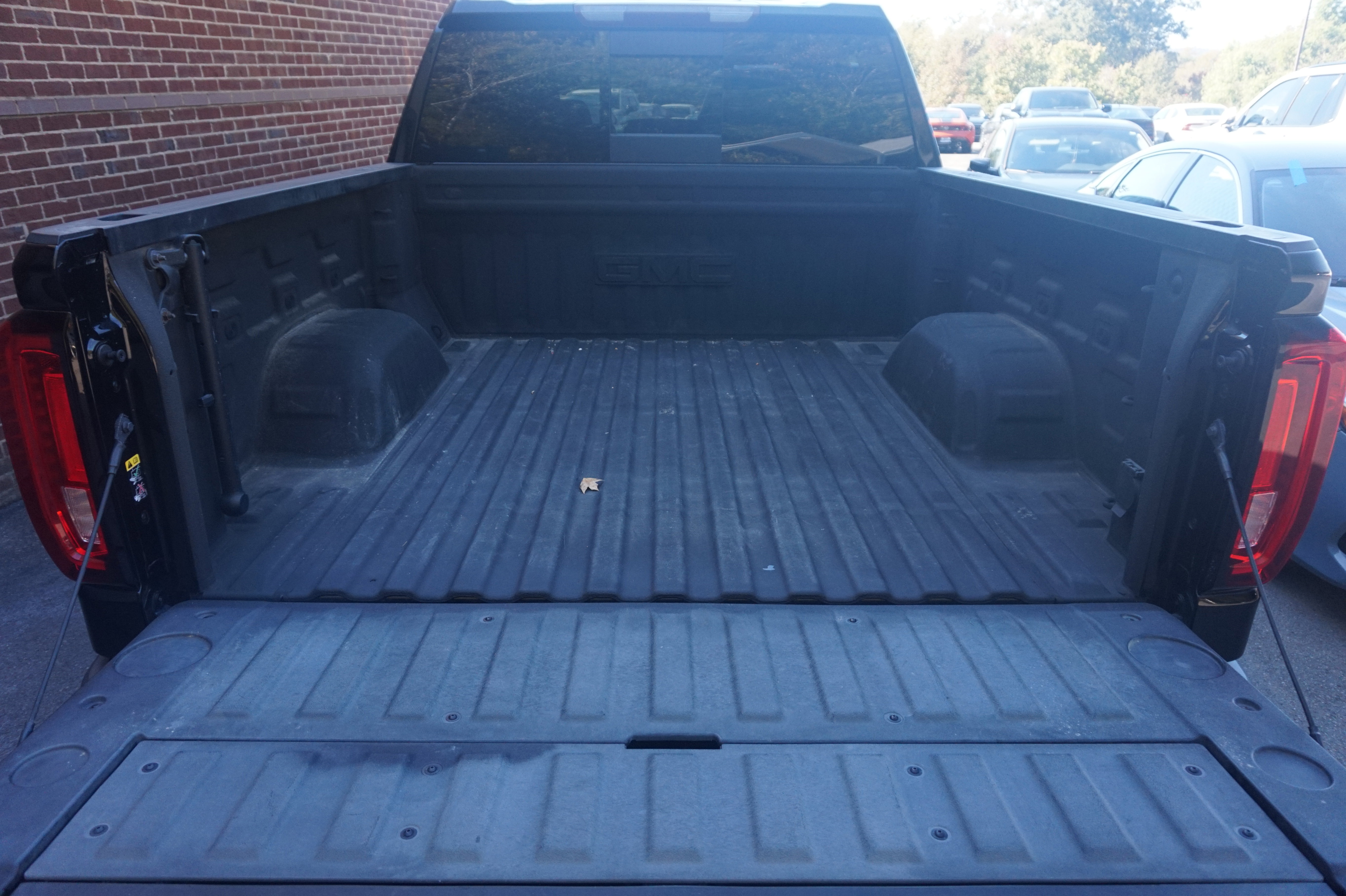 Used 2019 GMC Sierra 1500 SLT w/ SLT Premium Plus Package image 18