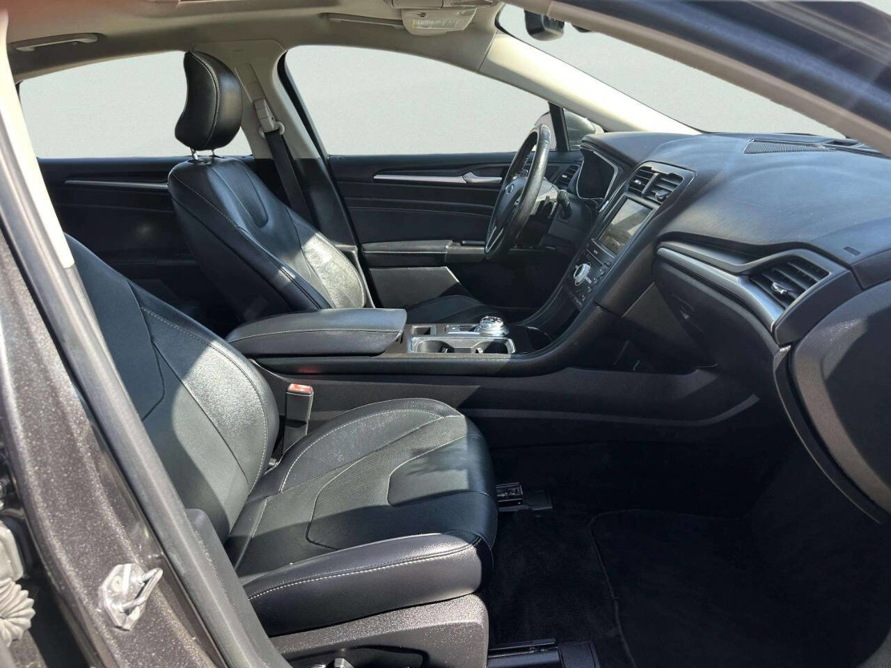 Used 2017 Ford Fusion Titanium image 17