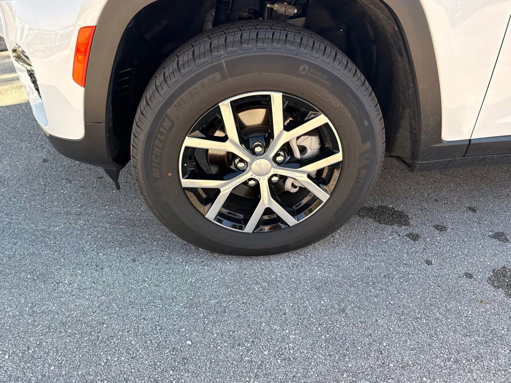 Certified 2025 Jeep Grand Cherokee Limited image 32