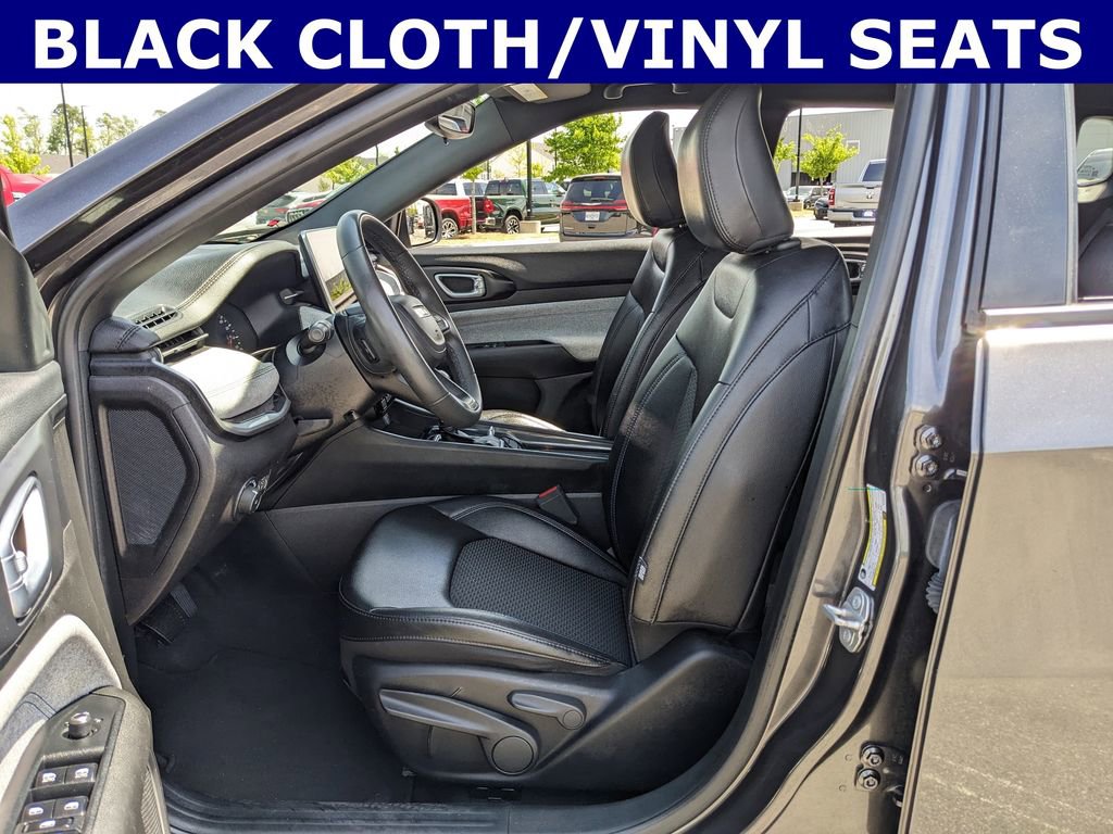 Used 2024 Jeep Compass Latitude AWD/4WD image 3