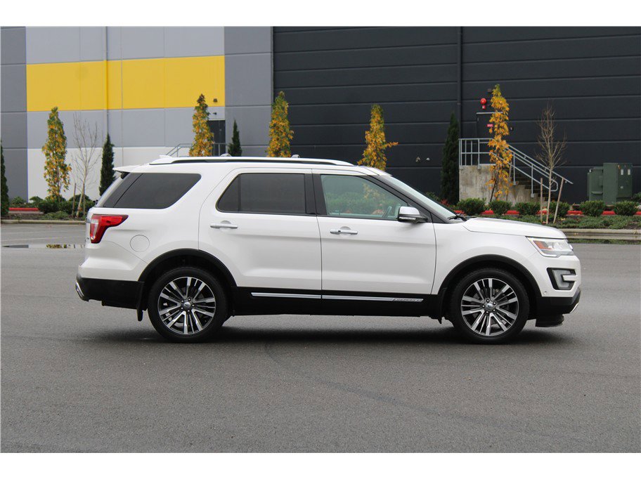Used 2017 Ford Explorer Platinum image 3