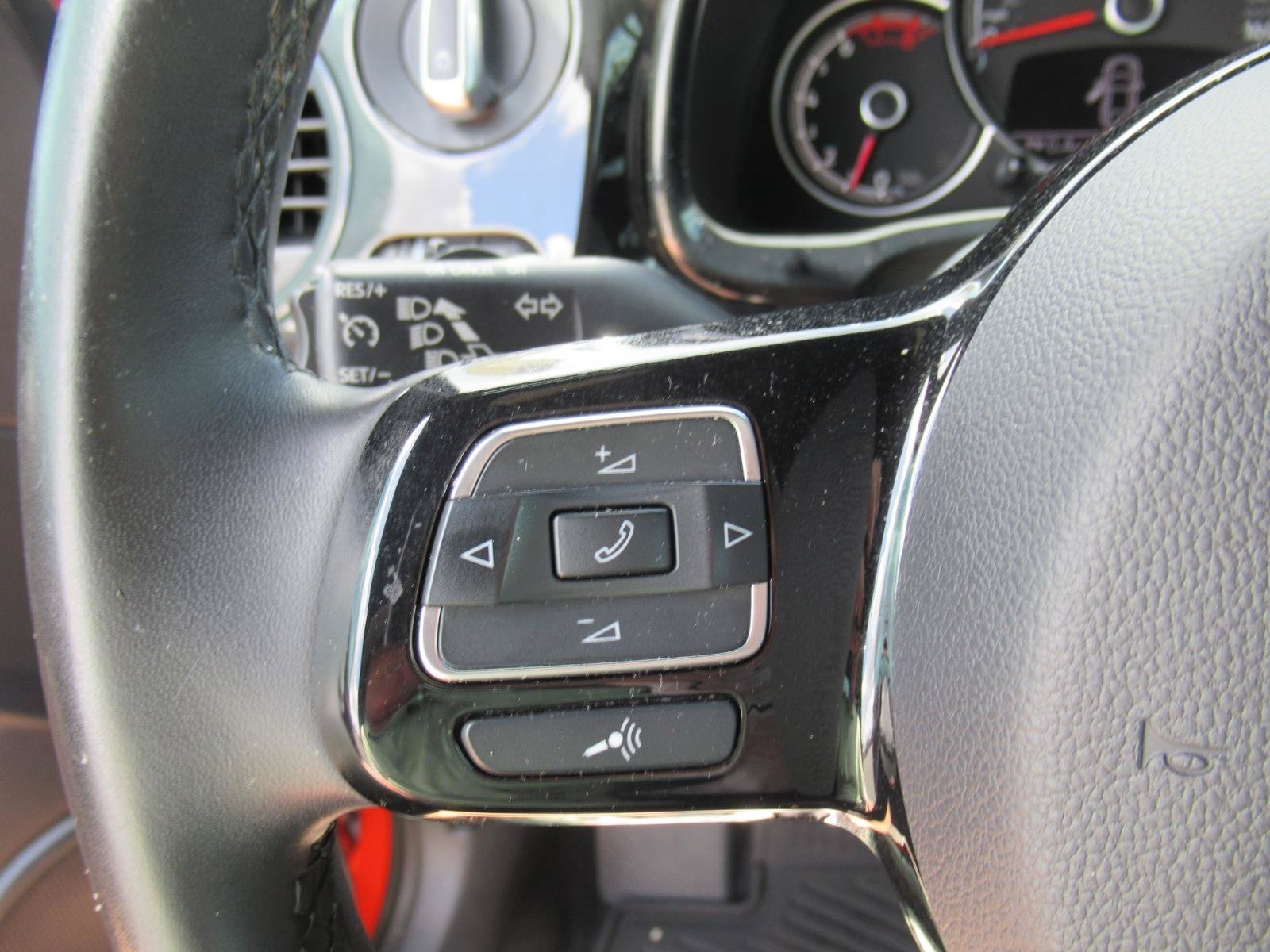 Used 2018 Volkswagen Beetle 2.0T S w/ Style & Comfort Package For S FWD image 23