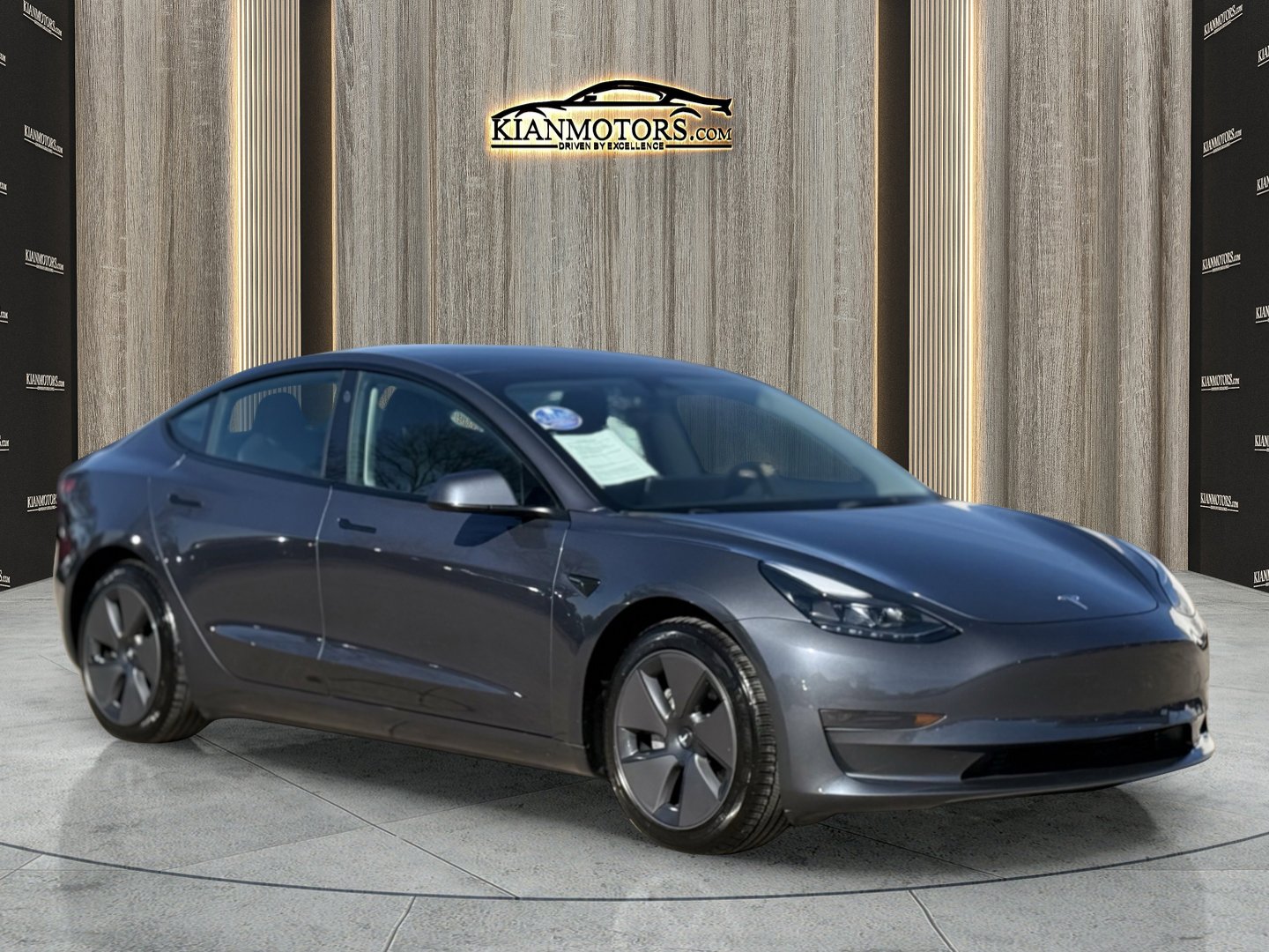 Used 2023 Tesla Model 3 Standard Range image 1