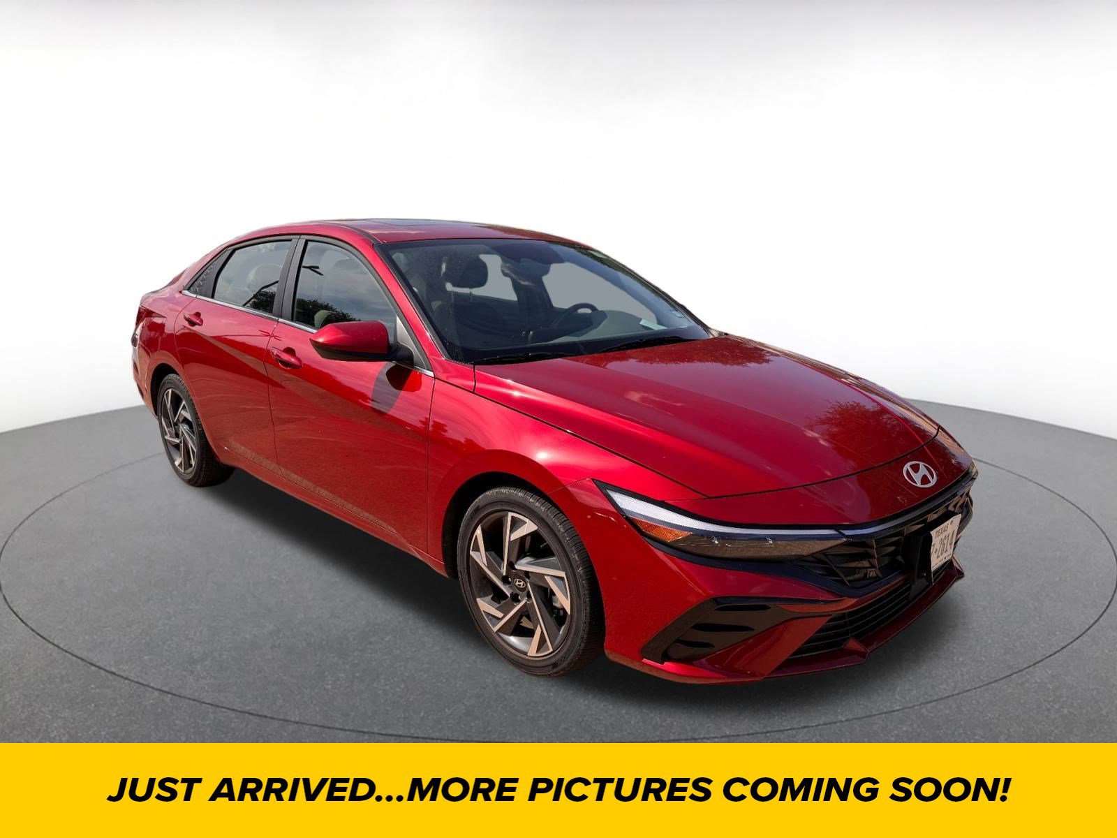 Used 2025 Hyundai Elantra SEL image 1