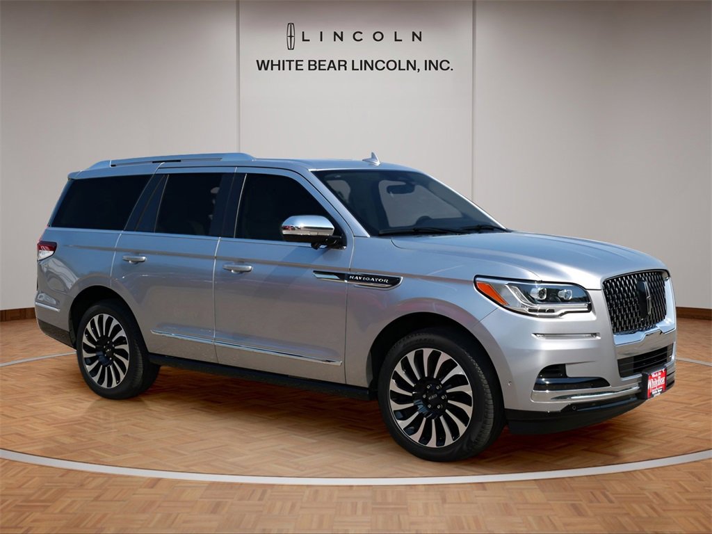 Used 2024 Lincoln Navigator Black Label image 3