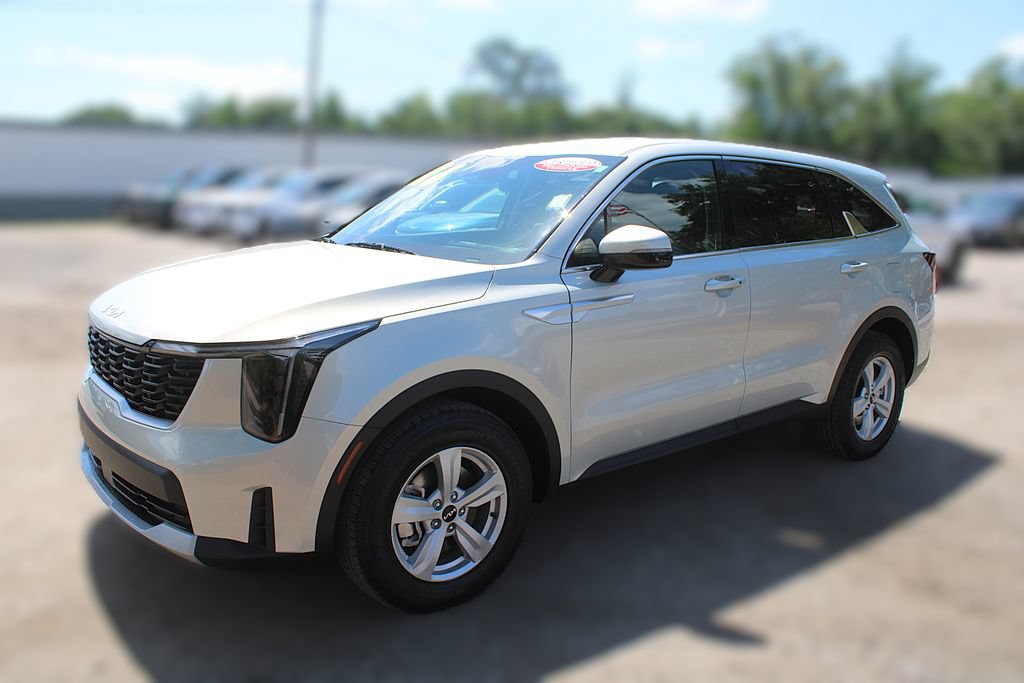 Certified 2026 Kia Sorento LX FWD image 15