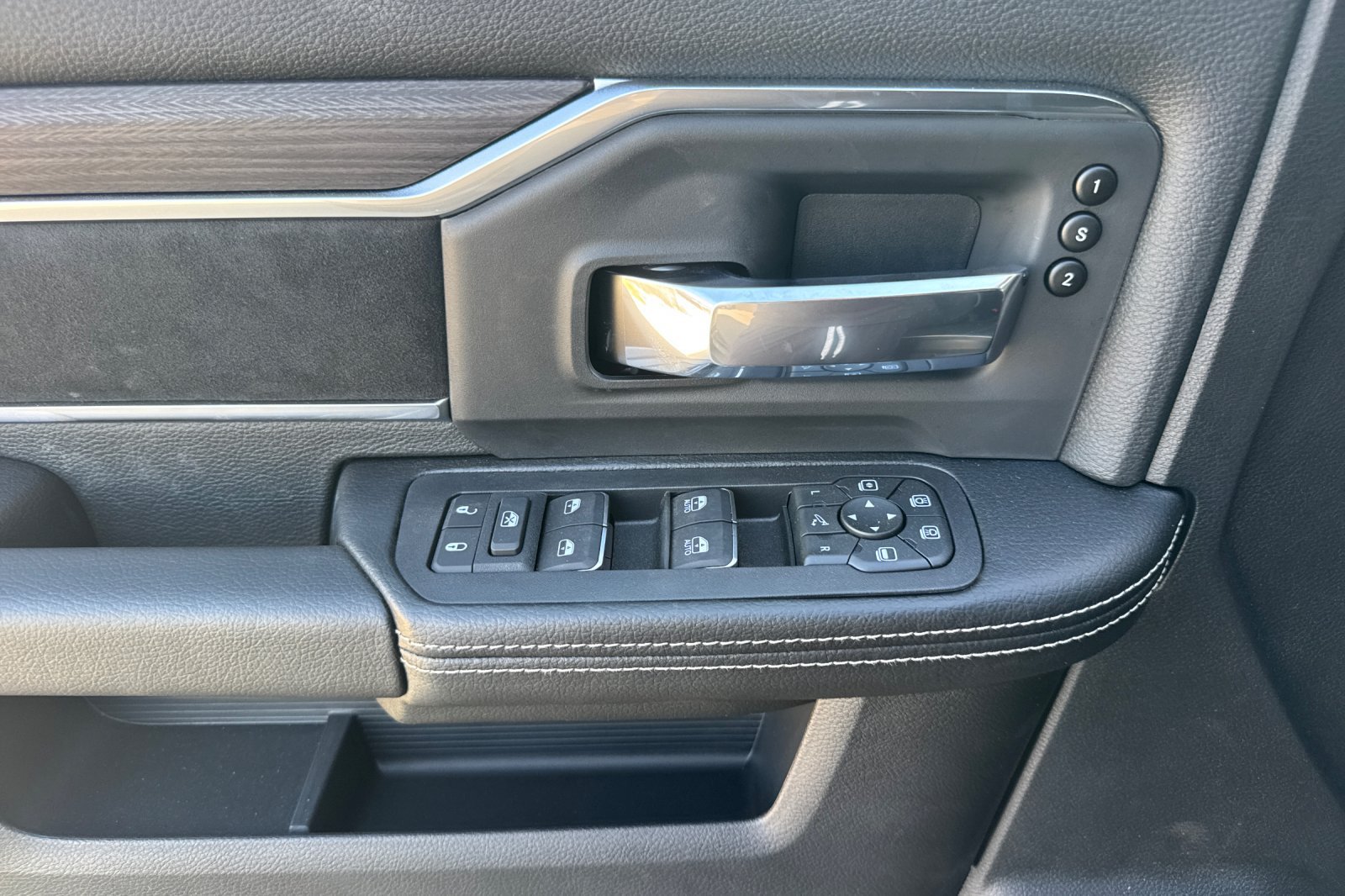 New 2027 RAM 3500 Laramie AWD/4WD image 10