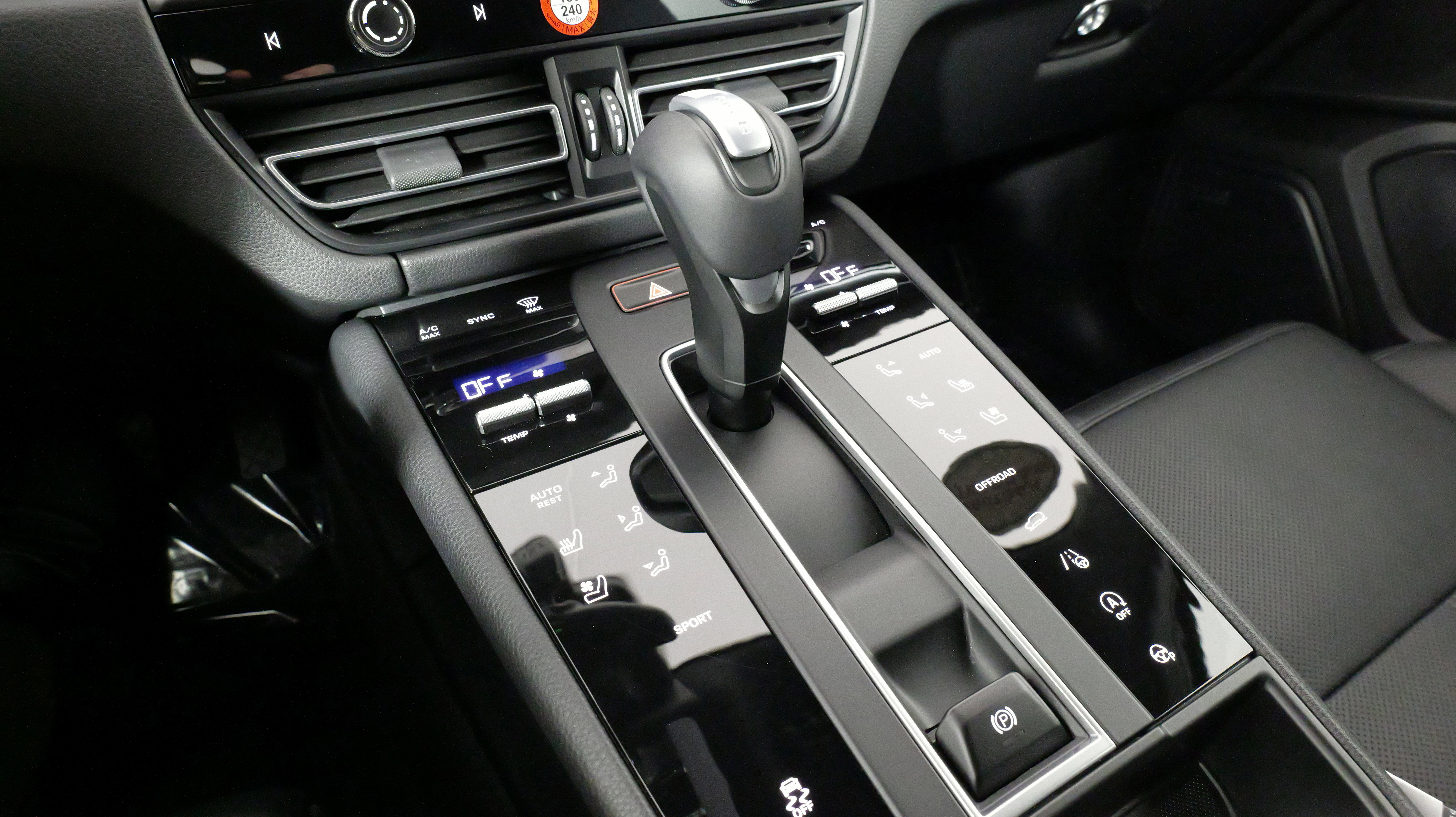 Used 2025 Porsche Macan image 62
