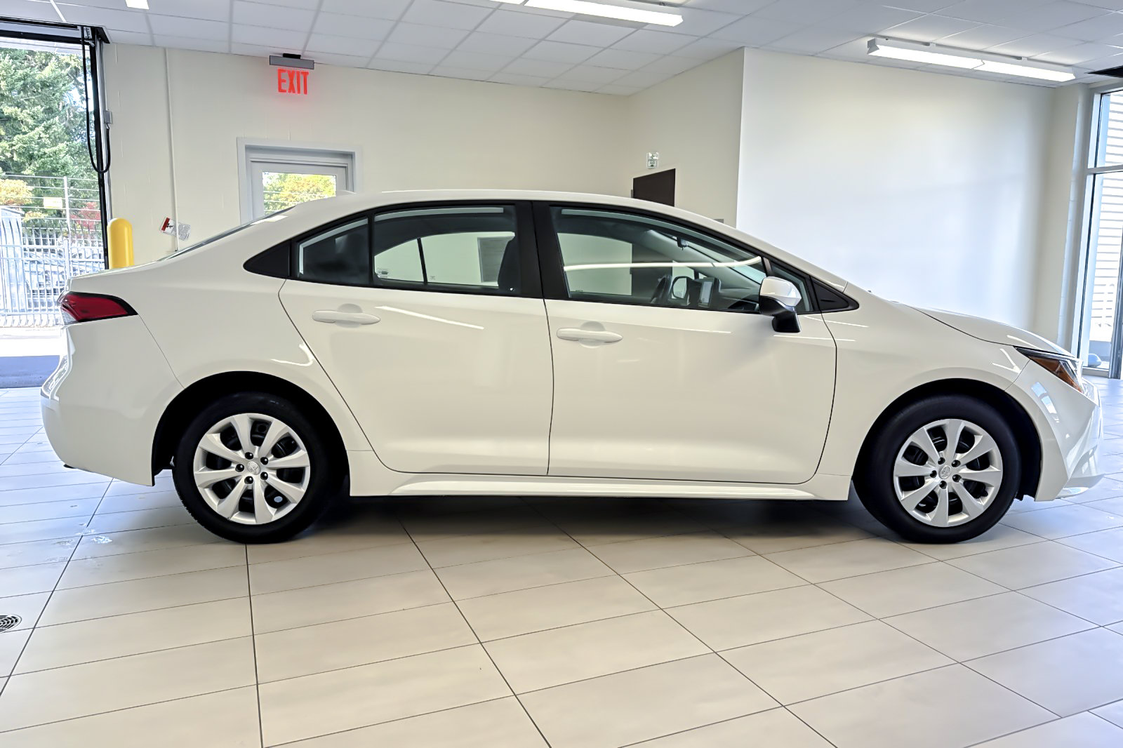 Used 2025 Toyota Corolla LE FWD image 3