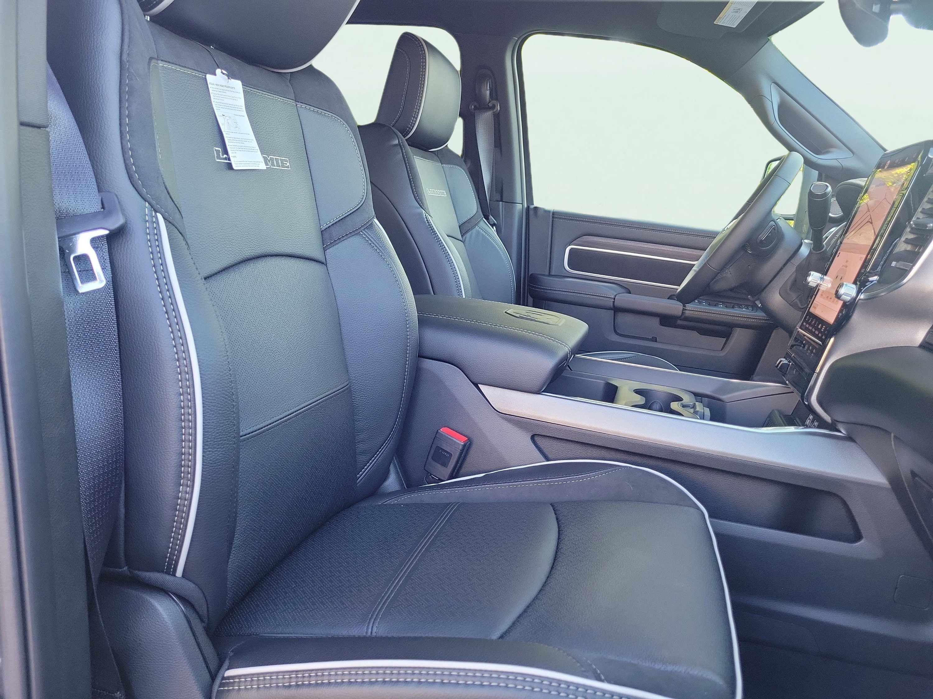 New 2026 RAM 2500 Laramie AWD/4WD image 18