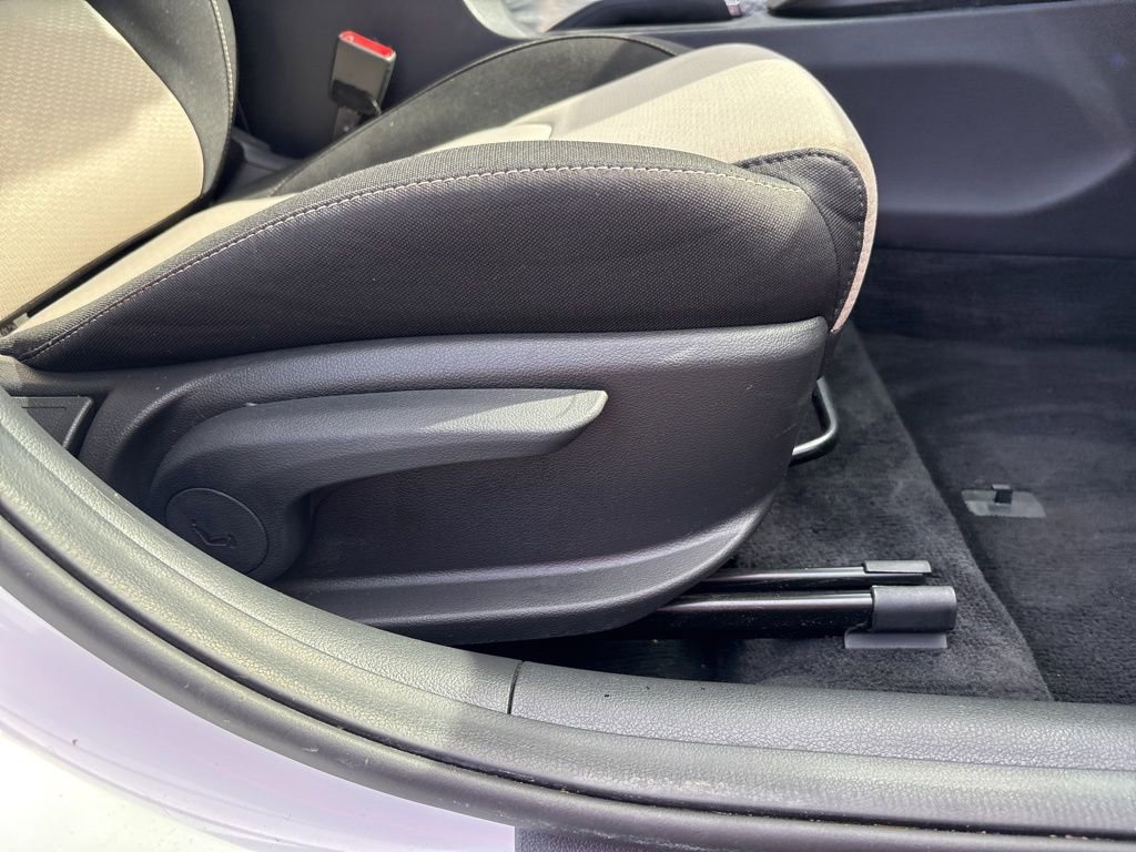 Used 2020 Hyundai Elantra GT image 25