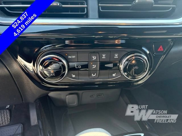 Used 2024 Chevrolet Trax RS w/ Sunroof Package FWD image 19