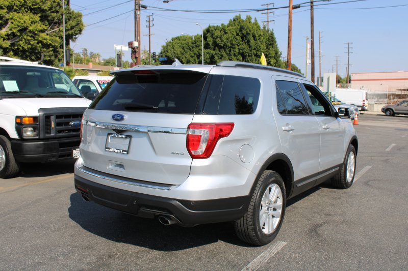 Used 2018 Ford Explorer XLT w/ Equipment Group 201A AWD/4WD image 6