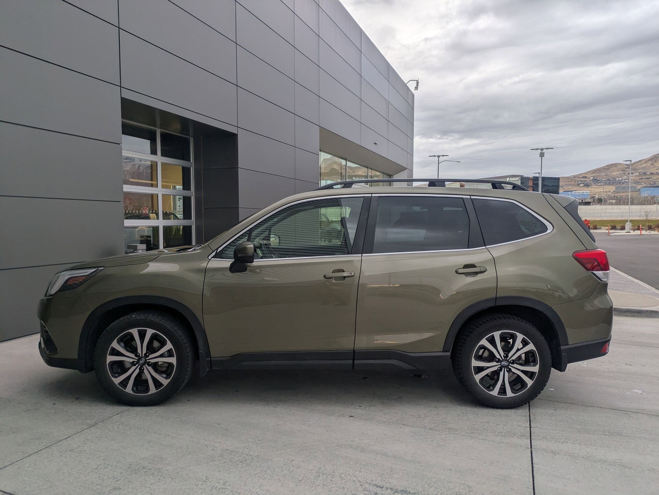 Used 2022 Subaru Forester Limited w/ Popular Package #2 image 9