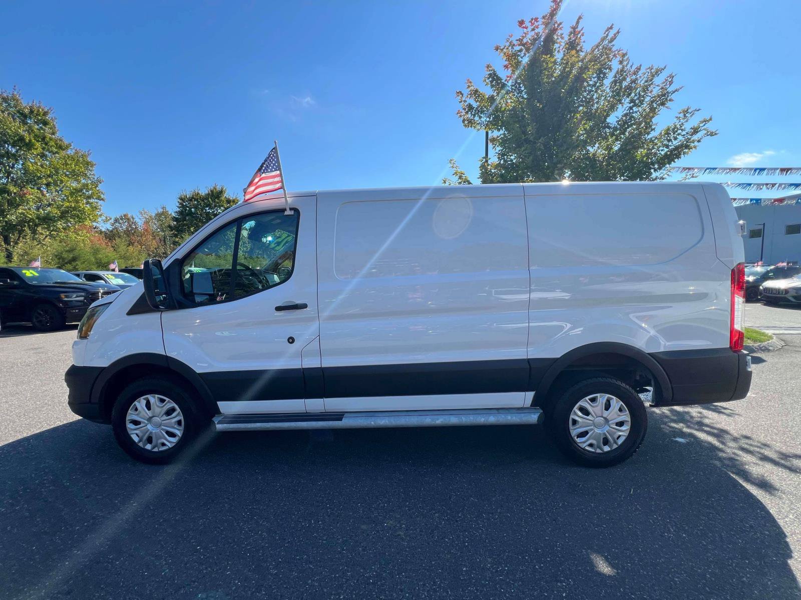 Used 2025 Ford Transit 250 Low Roof w/ Exterior Upgrade Package RWD image 3