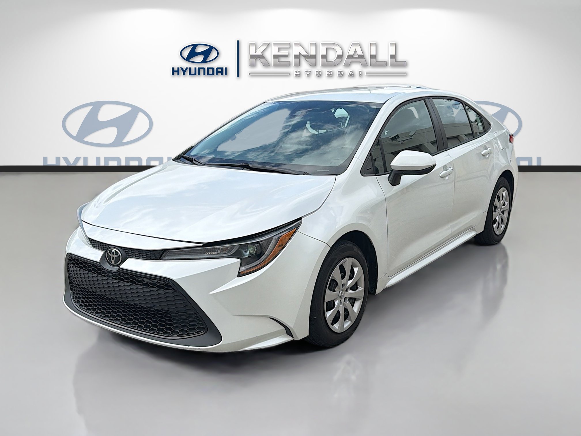 Used 2022 Toyota Corolla LE FWD image 3