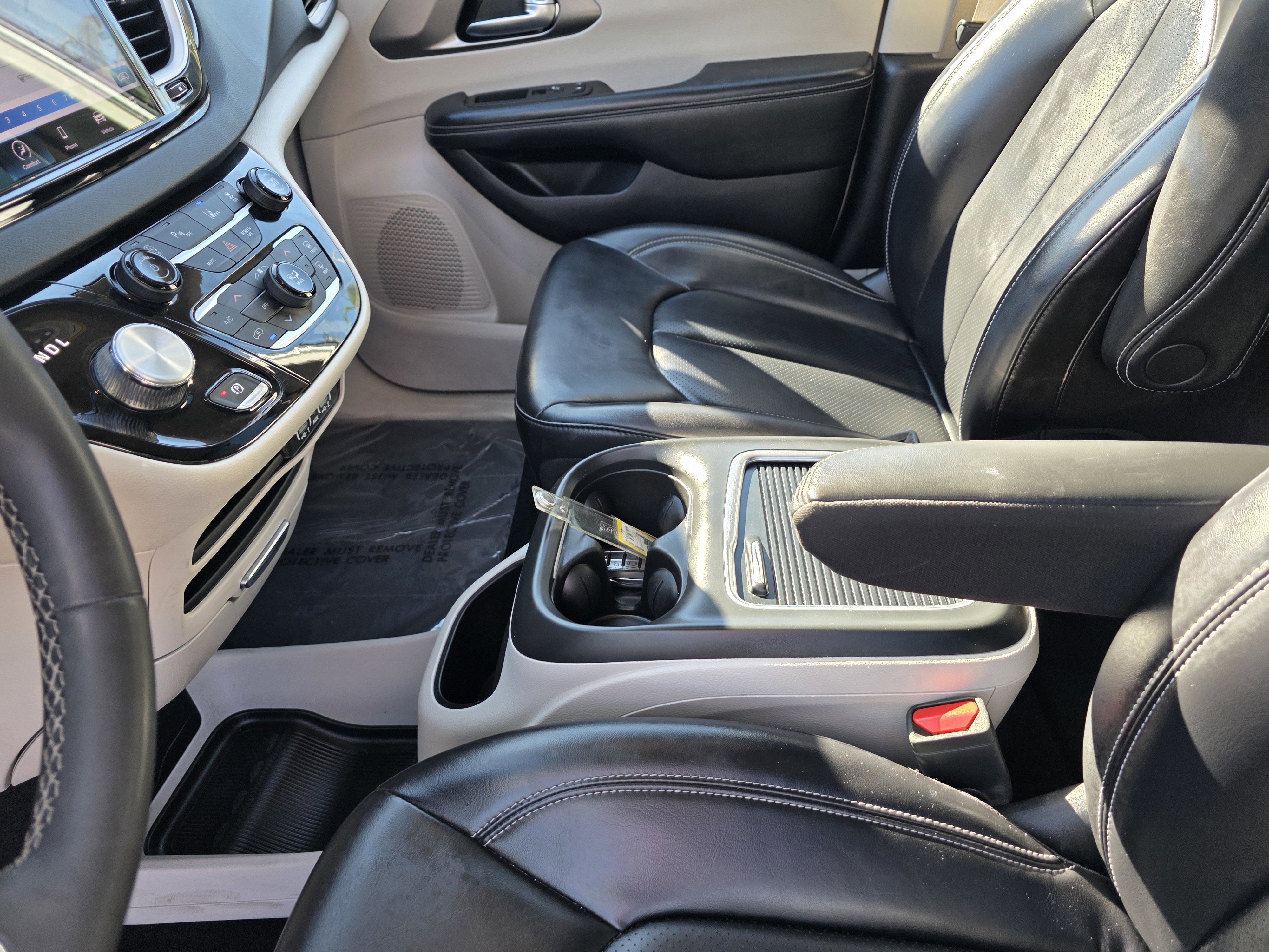 Certified 2023 Chrysler Pacifica Touring-L image 13