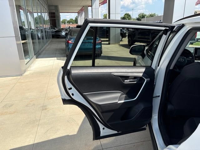 Used 2023 Toyota RAV4 XLE AWD/4WD image 28