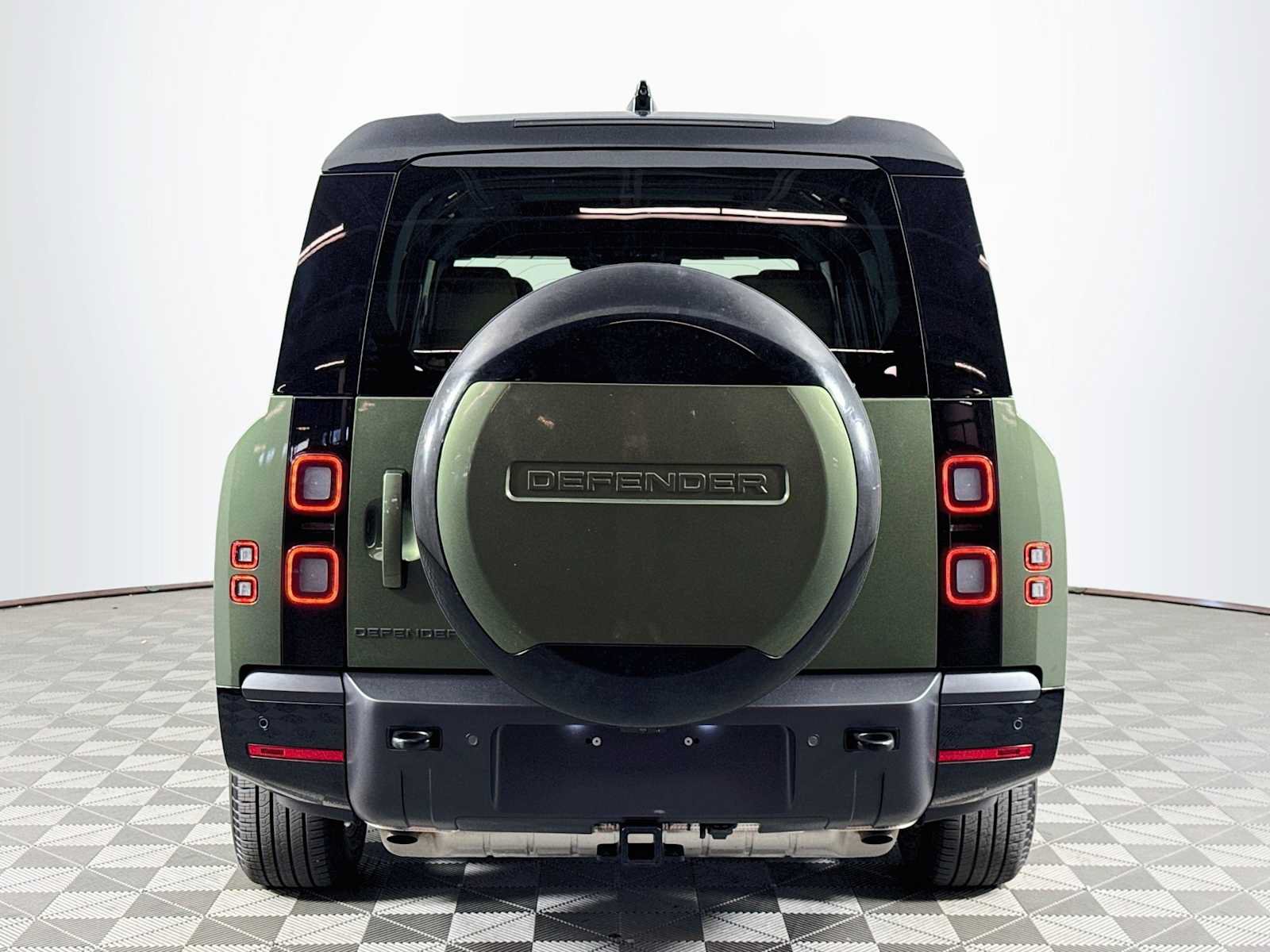Used 2026 Land Rover Defender 130 X-Dynamic SE AWD/4WD image 6