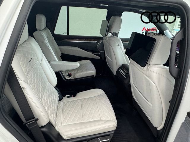 Used 2025 Cadillac Escalade Sport Platinum w/ LPO, ONYX Package AWD/4WD image 27