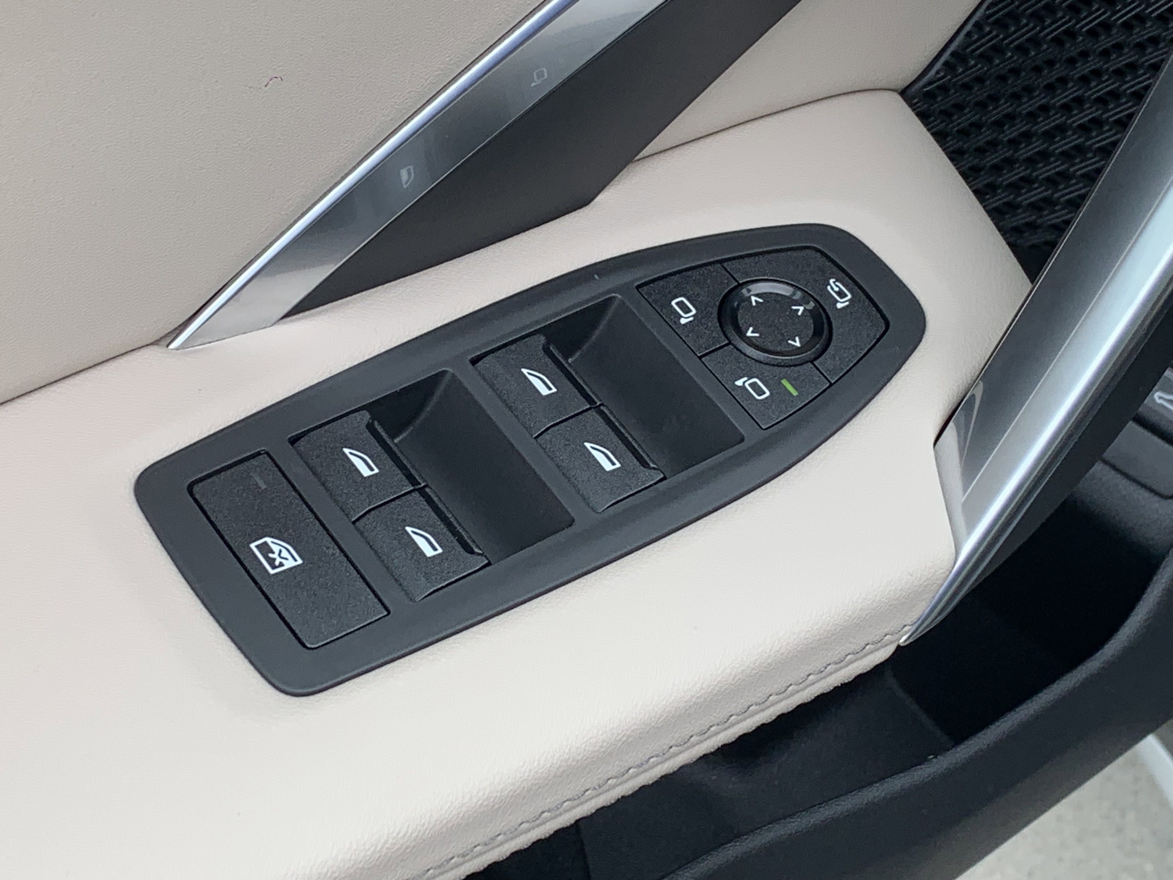 Certified 2025 BMW X1 xDrive28i w/ Premium Package image 14