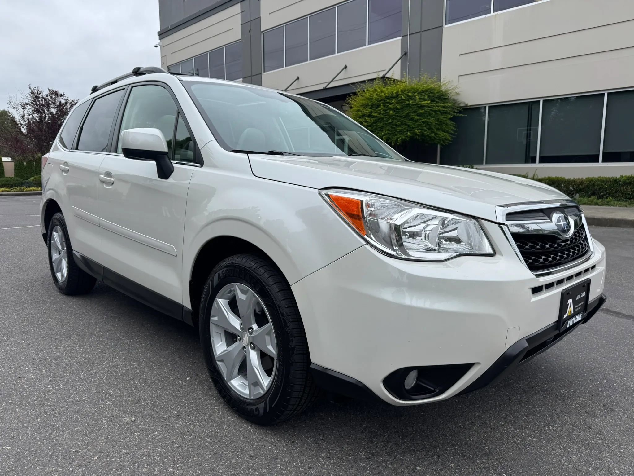 Used 2015 Subaru Forester 2.5i Limited AWD/4WD image 2