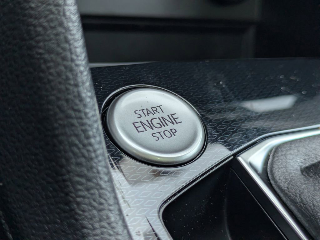 Certified 2025 Volkswagen Taos SEL image 29