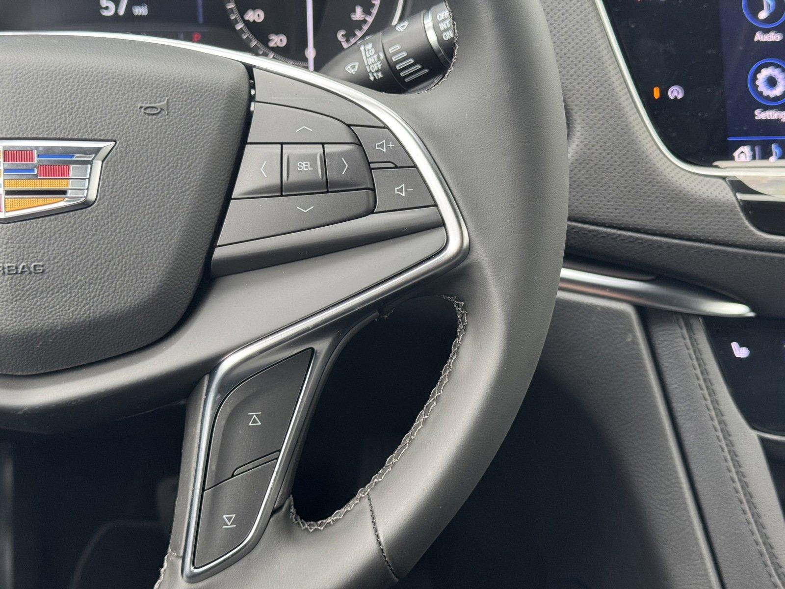 New 2025 Cadillac XT5 Luxury image 16