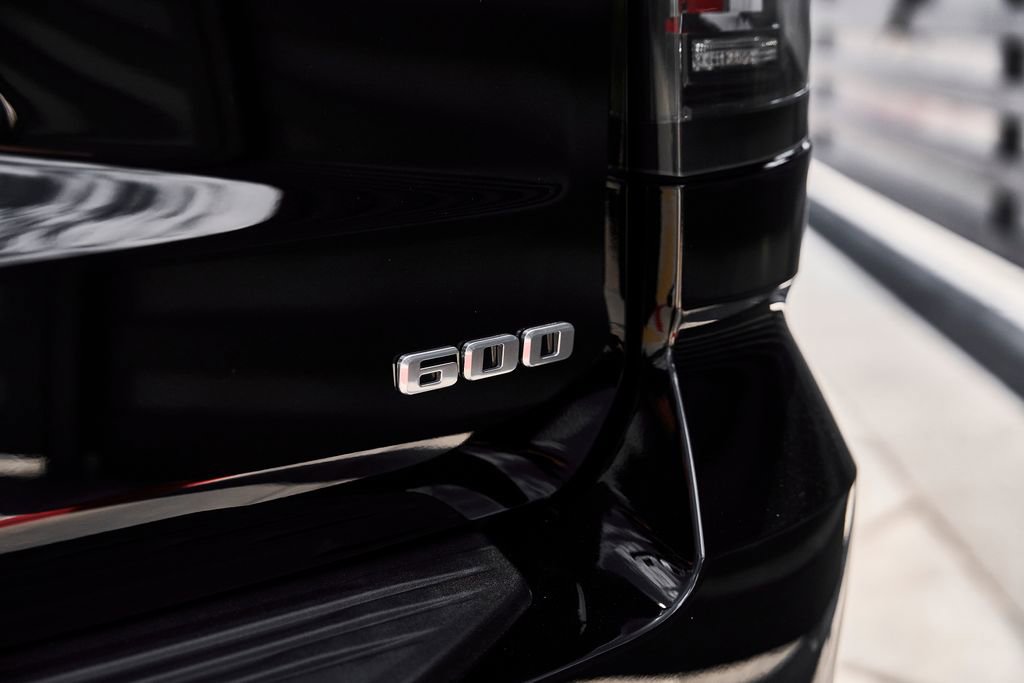 Used 2025 Cadillac Escalade ESV Sport AWD/4WD image 11