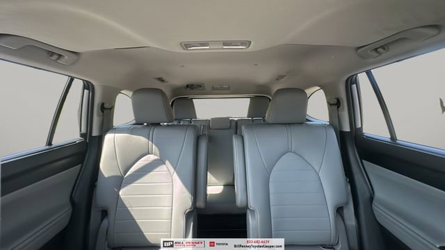 Used 2023 Toyota Highlander XLE image 18