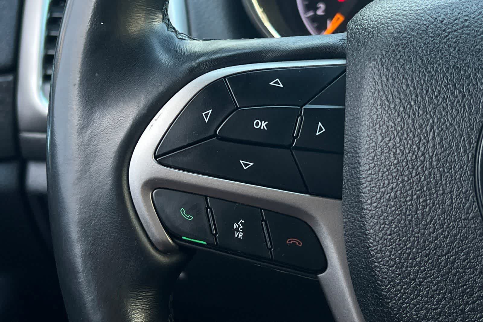 Used 2018 Jeep Grand Cherokee Altitude RWD image 32