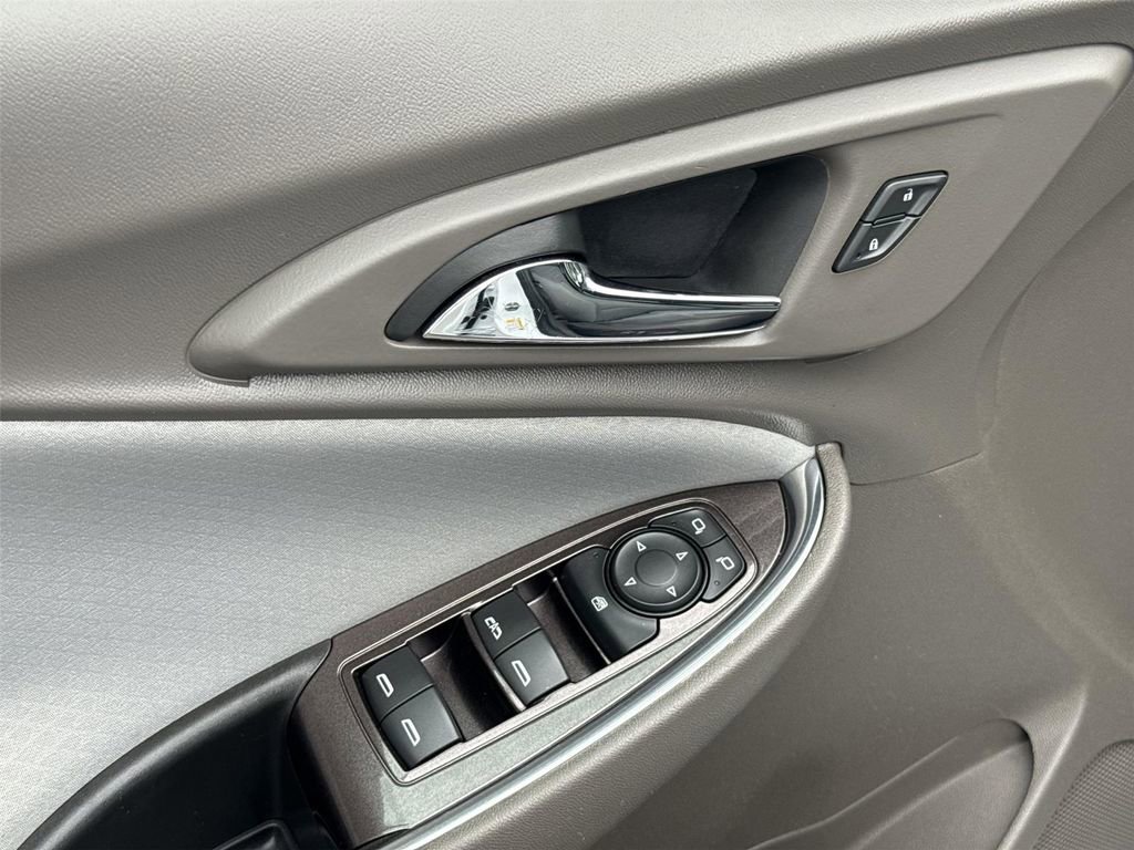 Used 2018 Chevrolet Malibu LT w/ Driver Confidence Package FWD image 21