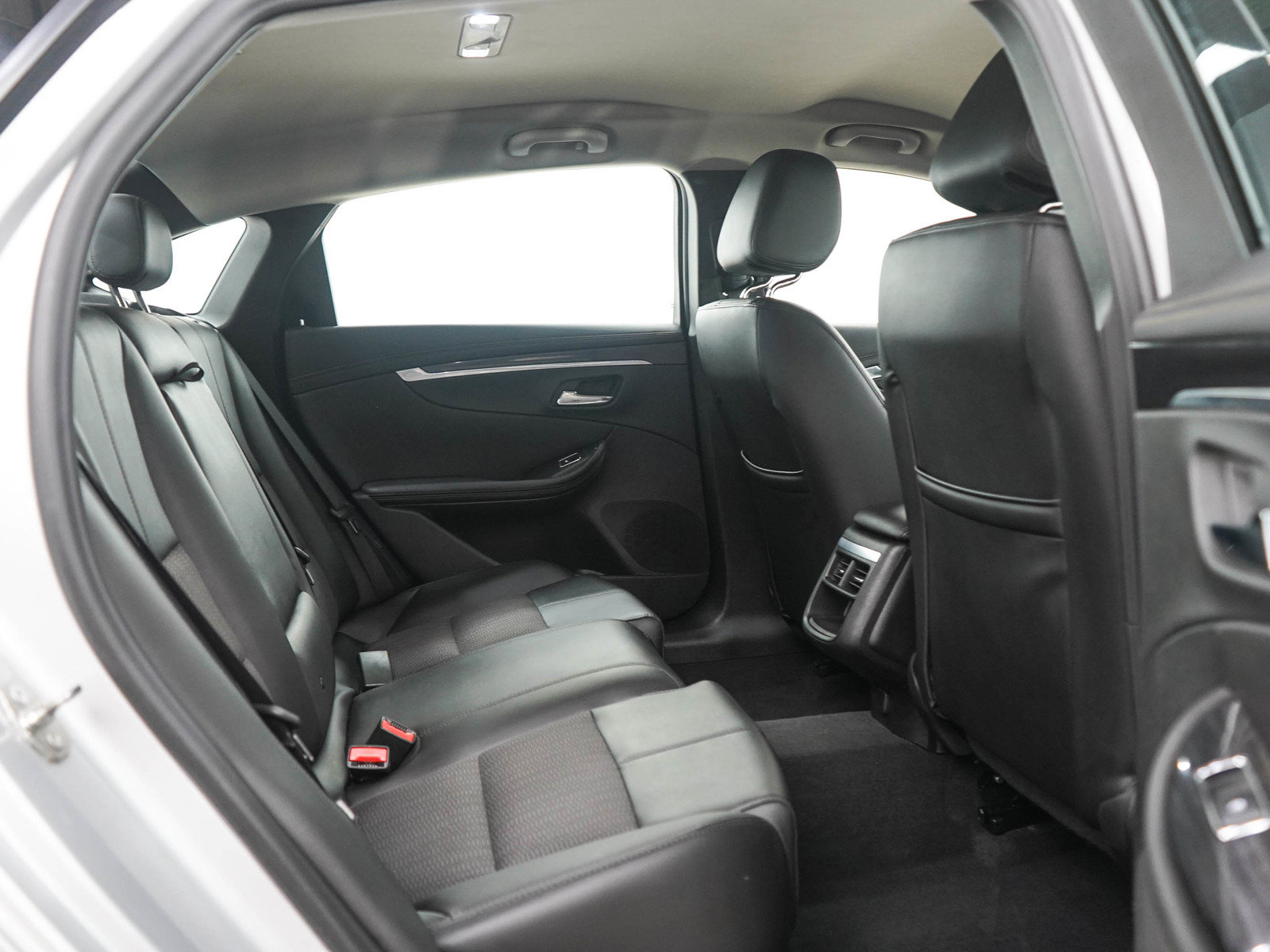 Used 2018 Chevrolet Impala LT FWD image 12