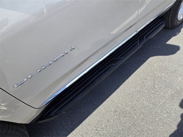 Used 2022 GMC Yukon SLT w/ SLT Luxury Package image 10