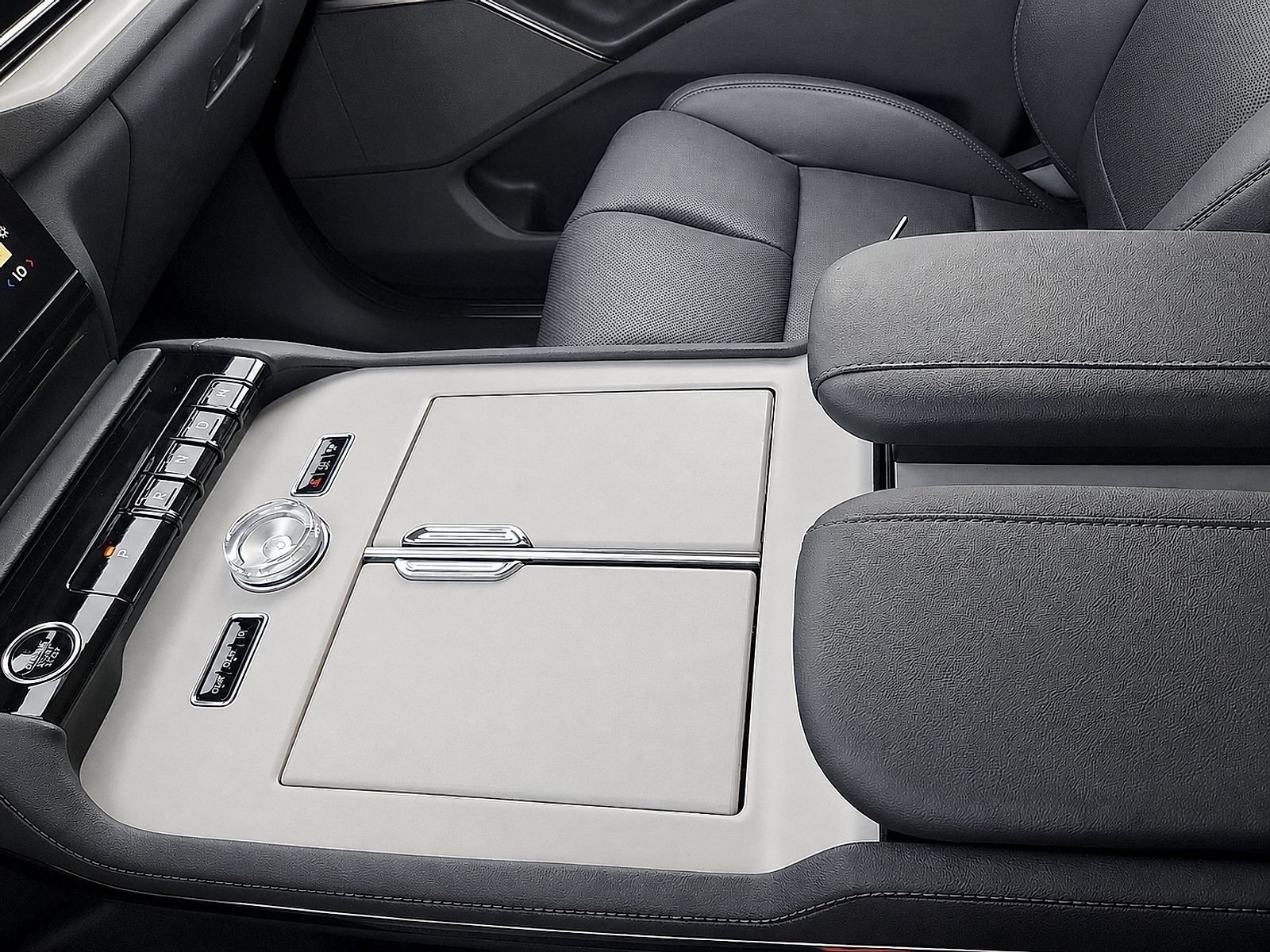 New 2027 Lincoln Navigator Premiere RWD image 20