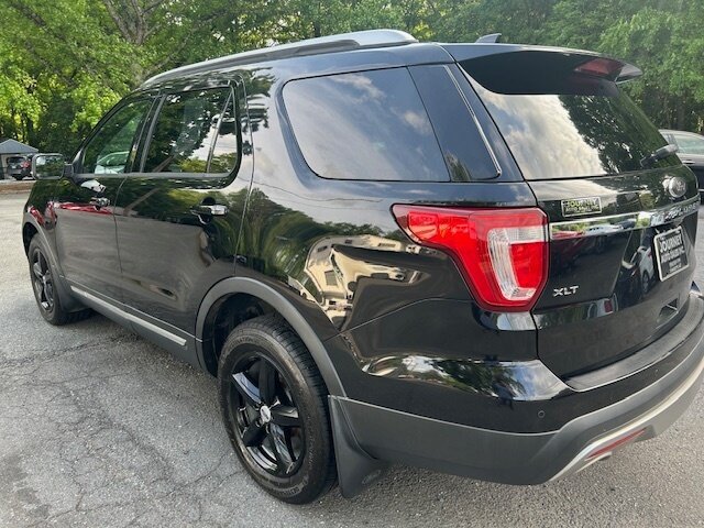 Used 2016 Ford Explorer XLT w/ Equipment Group 202A AWD/4WD image 3